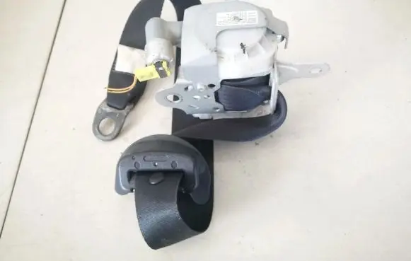 Toyota Aygo AB10 Front seatbelt 7p1190p 7p1190-p