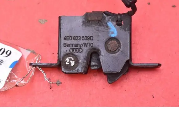 Audi A8 S8 D3 4E Engine bonnet/hood lock/catch 4E0823509D