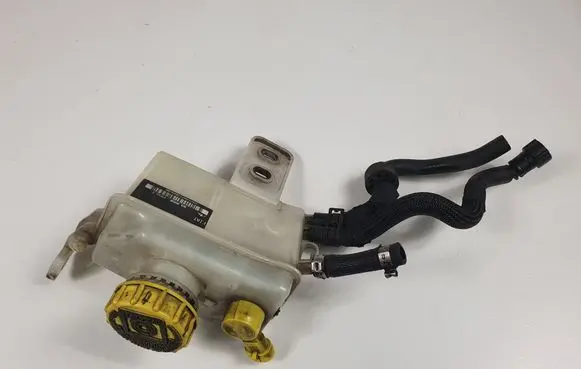 Opel Combo D Brake fluid reservoir 