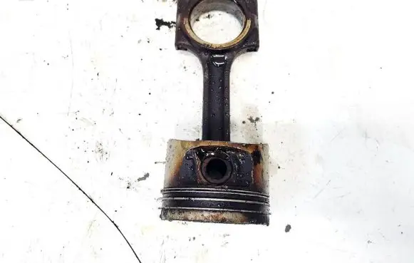 Volvo S40, V40 Piston with connecting rod