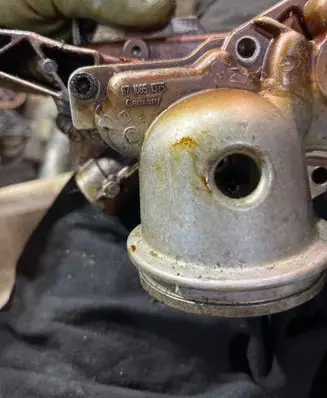 Audi A8 S8 D3 4E Oil pump 077115105J 077115105D
