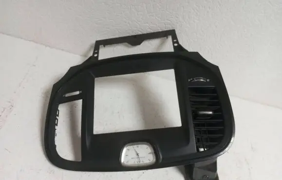 Chrysler 300C Radio/GPS head unit trim L0203164DX9AF 600030044 101438090BLR