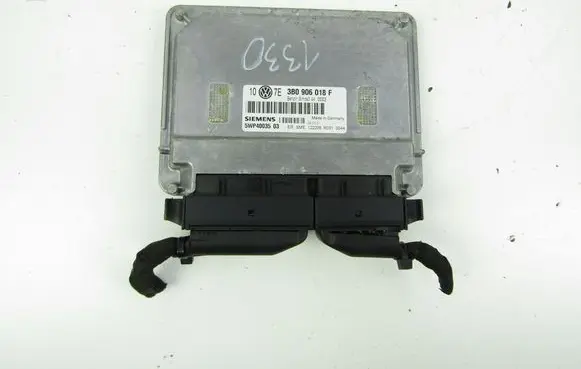 Volkswagen PASSAT B5.5 Engine control unit/module ECU 3B0906018F