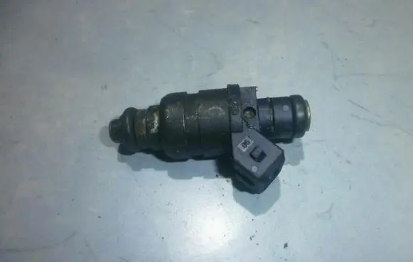 Audi A4 S4 B5 8D Fuel injector 078133551l