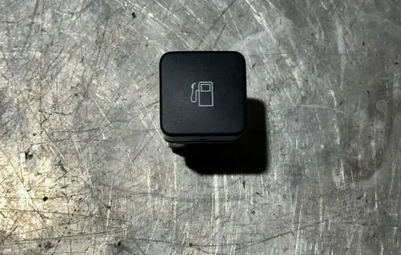 Citroen C4 II Fuel tank opening switch 96664235XT