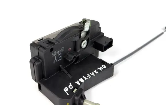 Opel Zafira A Front door lock 24444016