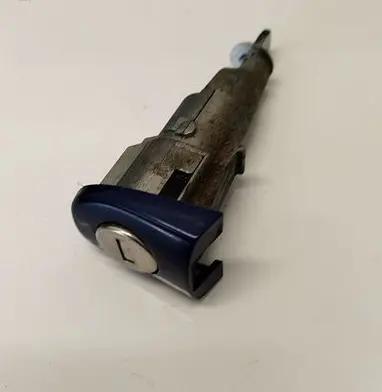 Skoda Octavia Mk2 (1Z) Front door lock (next to the handle) 1Z0837168D