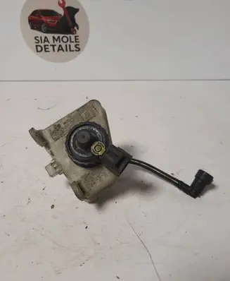 Brake fluid reservoir