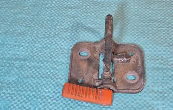 Volkswagen Jetta VI Engine bonnet/hood lock/latch loop/hook 1K8823186D