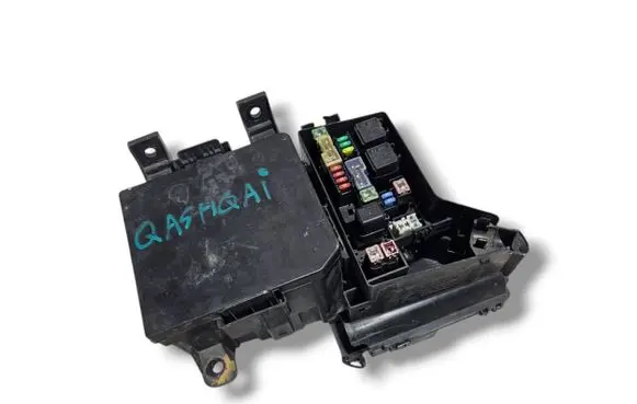 Nissan Qashqai Fuse module E00019724 24383BB50A