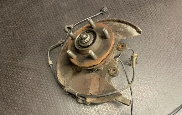 Front wheel hub