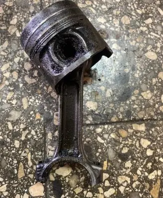 Piston with connecting rod