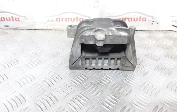 Volkswagen PASSAT B6 Engine mount bracket 1K0199262