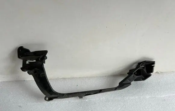 Volvo XC90 Fog light bracket 31383630