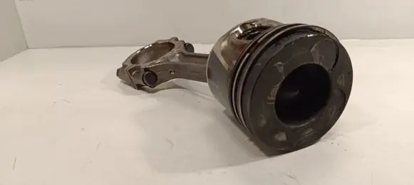 Nissan Navara D40 Piston with connecting rod