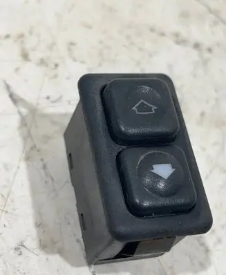 BMW 5 E28 Electric window control switch 13779051 6131 03831820