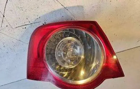 Volkswagen PASSAT B6 Rear/tail lights 305945095c