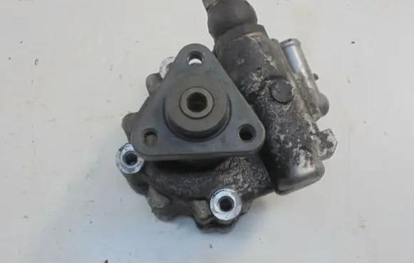 Lancia Thesis Power steering pump 7617955524
