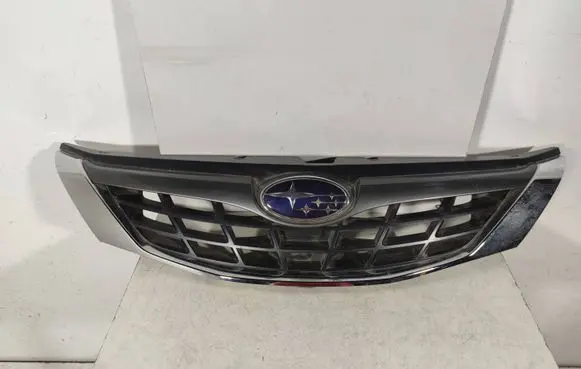 Subaru Impreza III Front bumper upper radiator grill