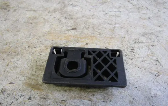 Volvo V60 Radiator mount bracket 31657439