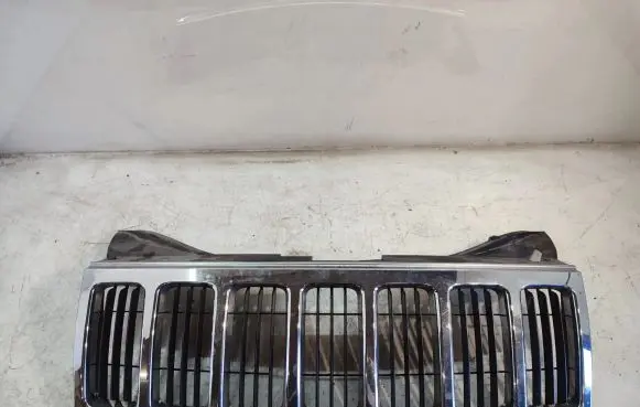 Jeep Grand Cherokee (WK) Front grill 55157458AA
