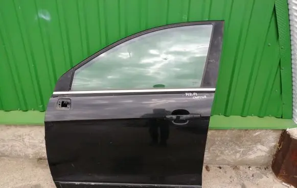 Chevrolet Captiva Front door
