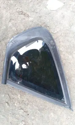 BMW X6 E71 Rear vent window glass 7182328