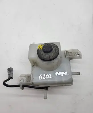 Toyota Prius+ (ZVW40) Brake fluid reservoir 