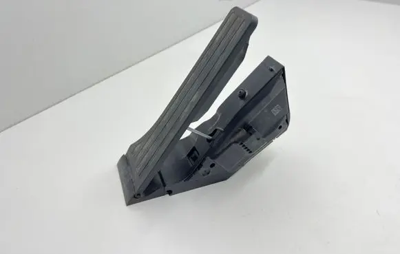 Mercedes-Benz C W205 Accelerator throttle pedal A2053000004 300719 ZGS005011