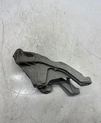 Audi A4 S4 B8 8K Engine mounting bracket 8K0199307B