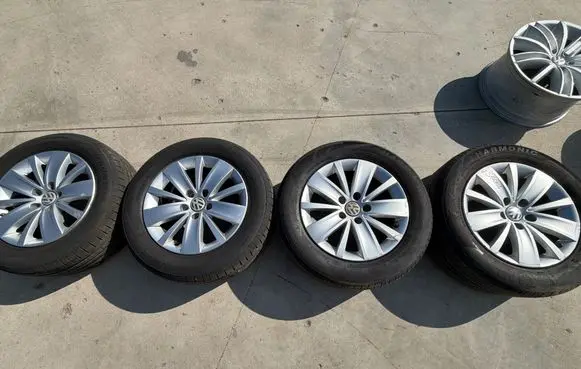 Volkswagen Sharan R16 alloy rim 7N0601025K