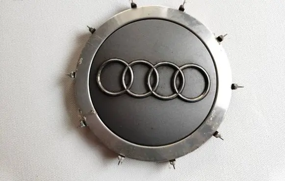 Audi A2 R15 wheel hub/cap/trim 8Z0601147A