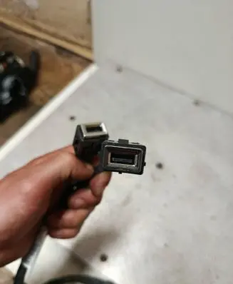 Citroen C4 II Picasso USB socket connector 9806059680