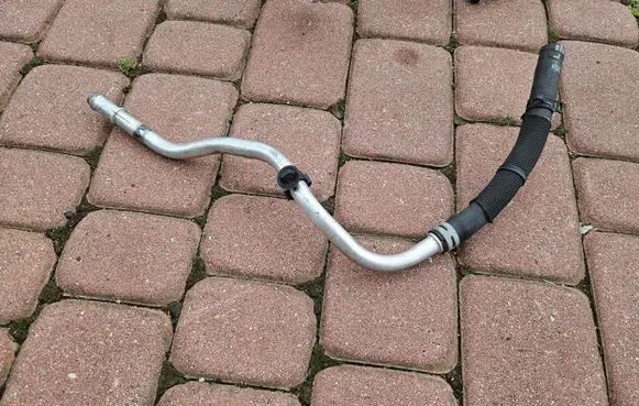 Opel Insignia B Engine coolant pipe/hose 174KM