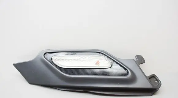 Front fender indicator light