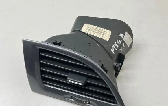 Renault Megane III Dashboard side air vent grill/cover trim 687619293R