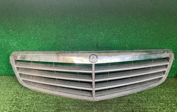 Mercedes-Benz C W203 Front grill A2038800123