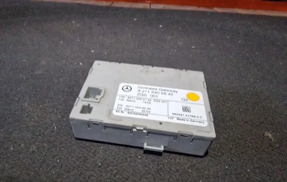 Mercedes-Benz E W211 Comfort/convenience module 2115405645