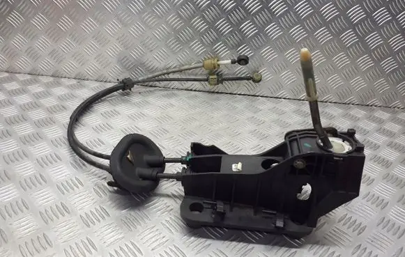 Citroen C4 I Gear selector/shifter in gearbox 