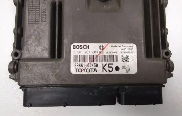 Toyota Yaris Engine control unit/module 0281031803 896610DK50