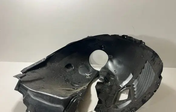 Front wheel arch liner splash guards