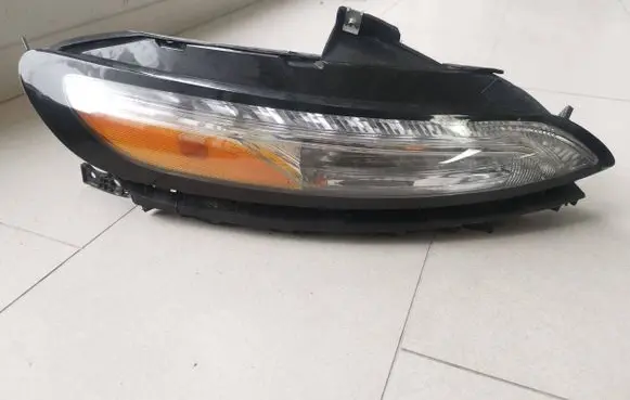 Jeep Cherokee Headlight/headlamp 130732948901 10EEG130772