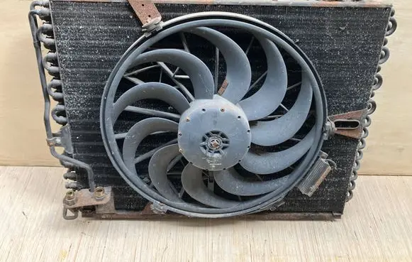 BMW 7 E32 Electric radiator cooling fan 64548351577