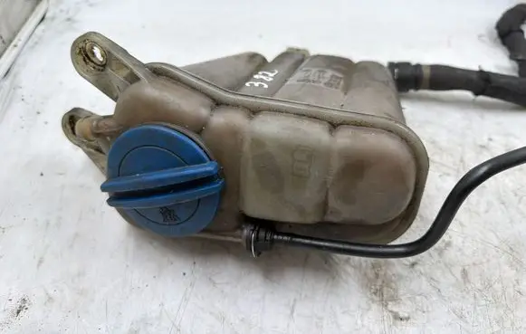 Audi A4 S4 B8 8K Coolant expansion tank/reservoir 8K0121405E