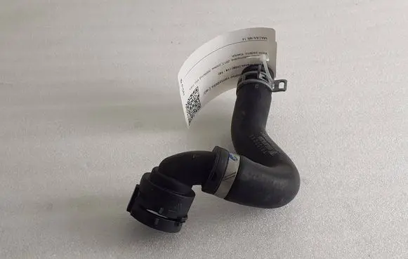 Porsche Macan (95B) Engine coolant pipe/hose 95B819334