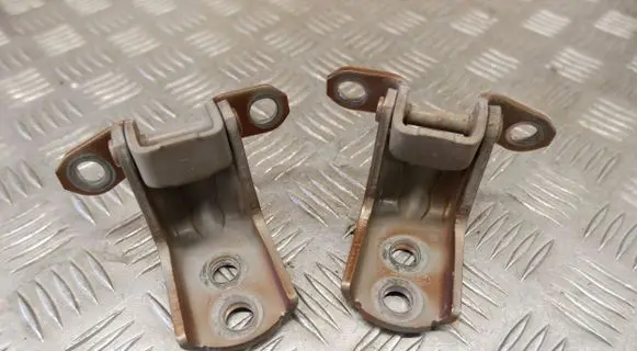 Nissan X-Trail T32 Front door hinge set 