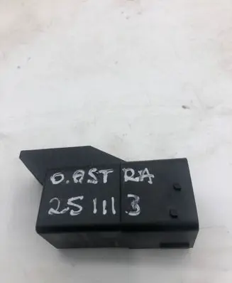 Opel Astra L Glow plug pre-heat relay 9803299780