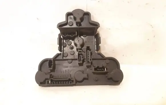 Volkswagen Golf III Tail light bulb cover holder 1H6945257