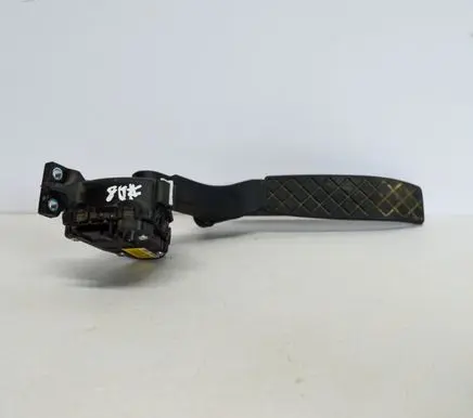 Volkswagen Touareg I Accelerator throttle pedal 7L0723507A