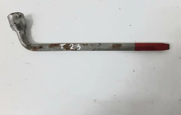Volvo V70 Wheel nut wrench 